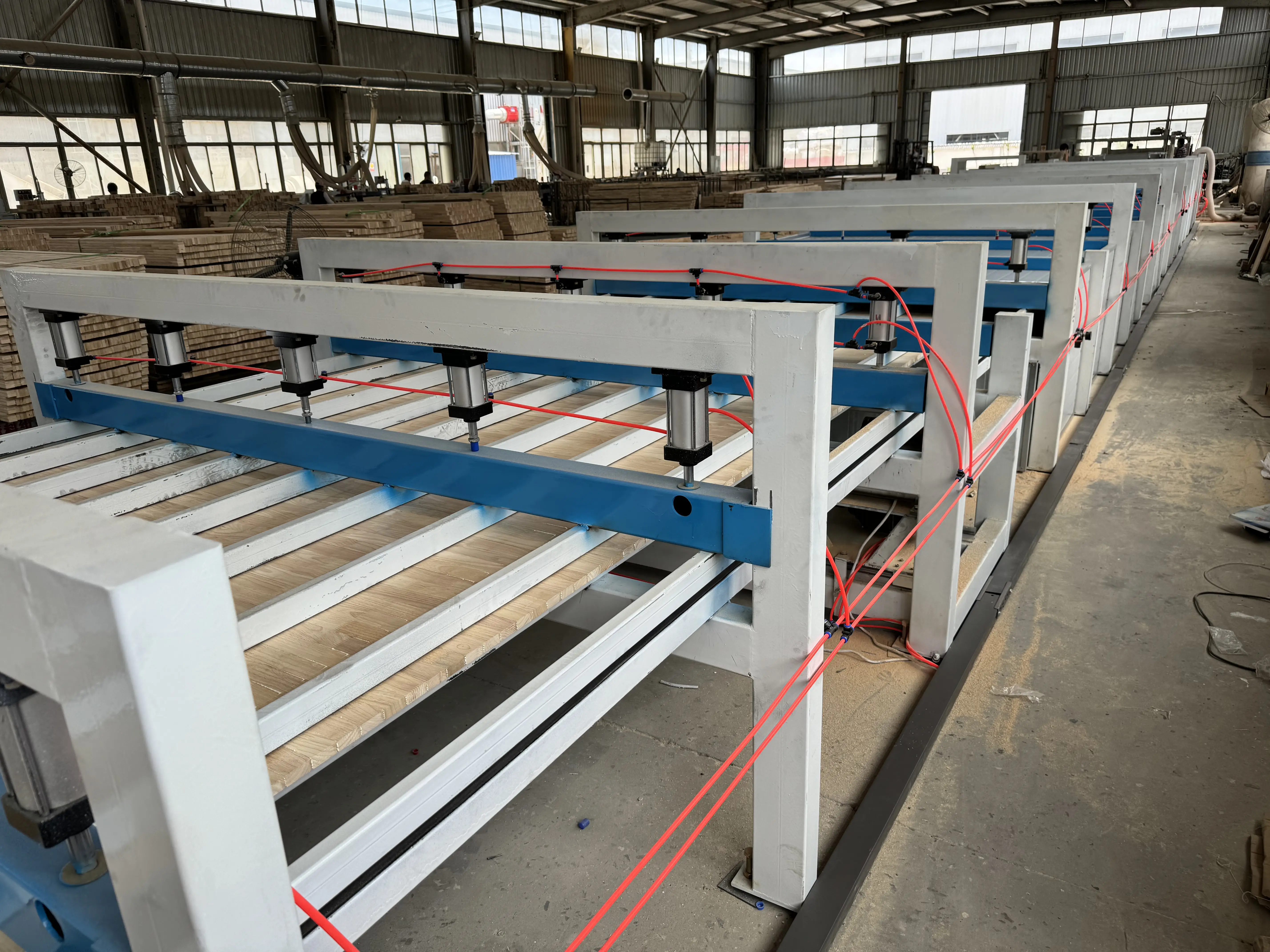 木工自動(dòng)拼板機(jī) 自動(dòng)拼板機(jī)：開啟實(shí)木加工的高效新時(shí)代